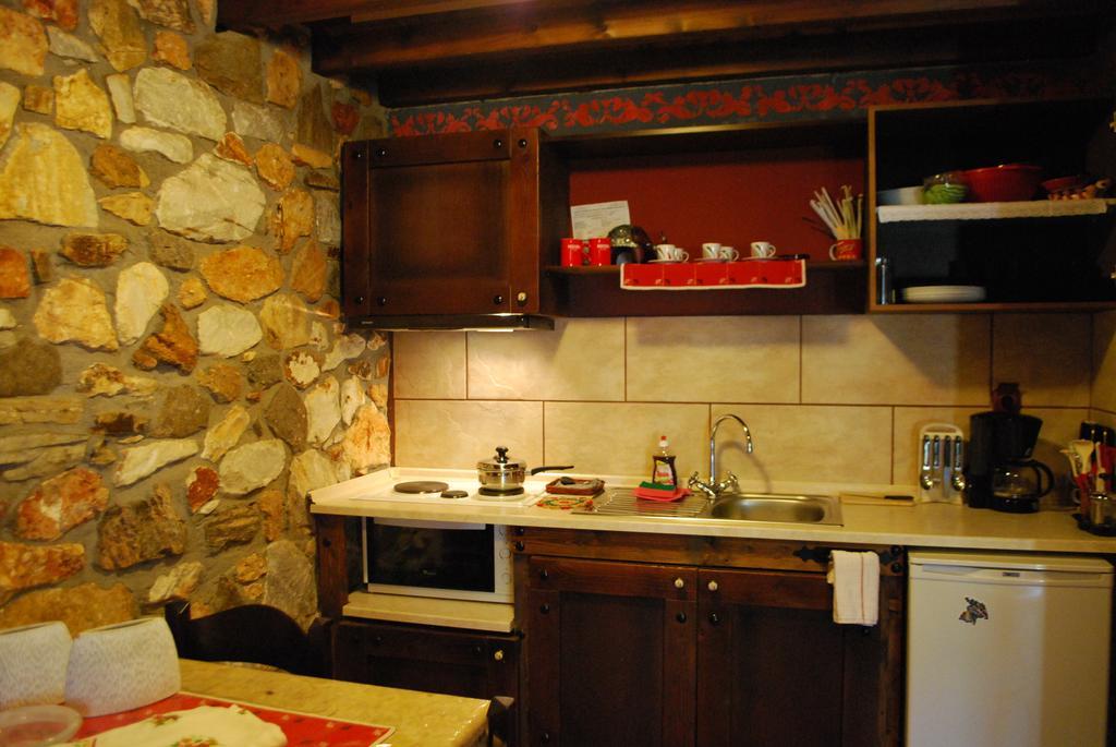 Tzivaeri Hotel Likodhromion Room photo