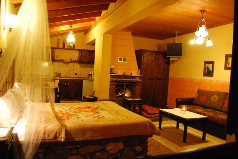 Tzivaeri Hotel Likodhromion Exterior photo